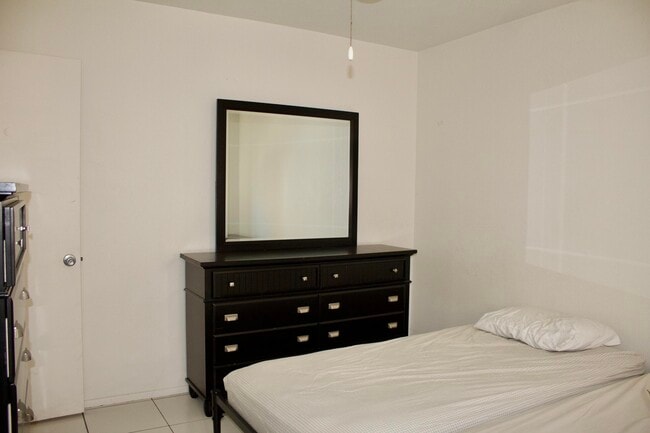 Building Photo - 30650 Avenida Del Yermo