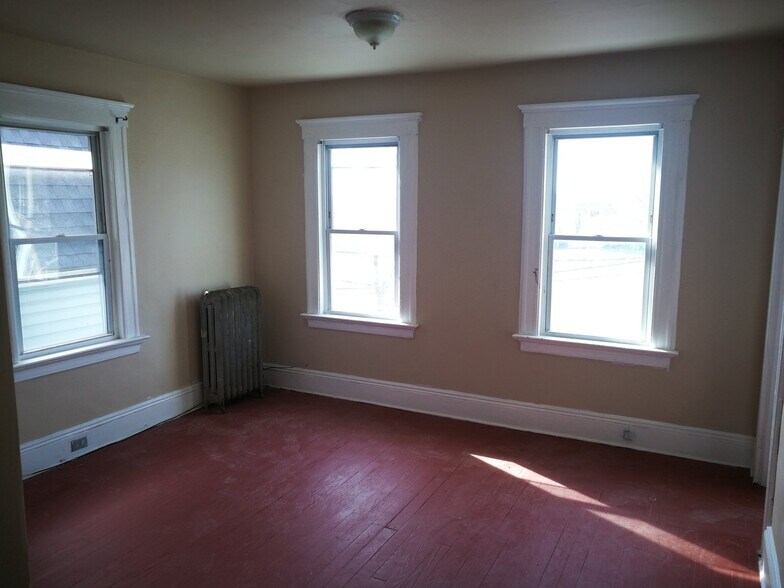 Building Photo - 43 Cherry St