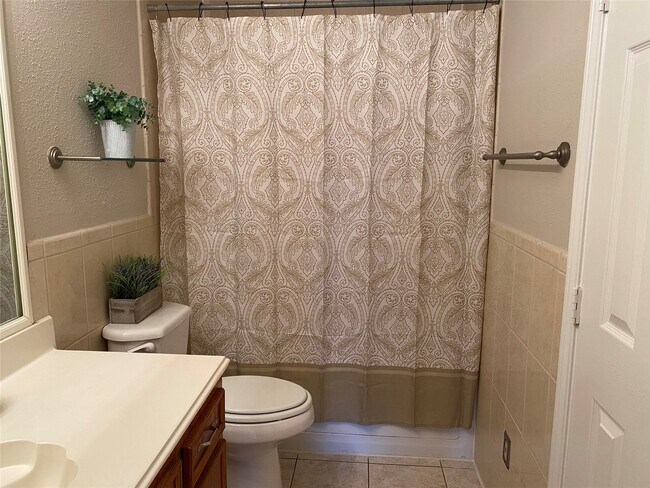 Building Photo - 2415 Poco Dr