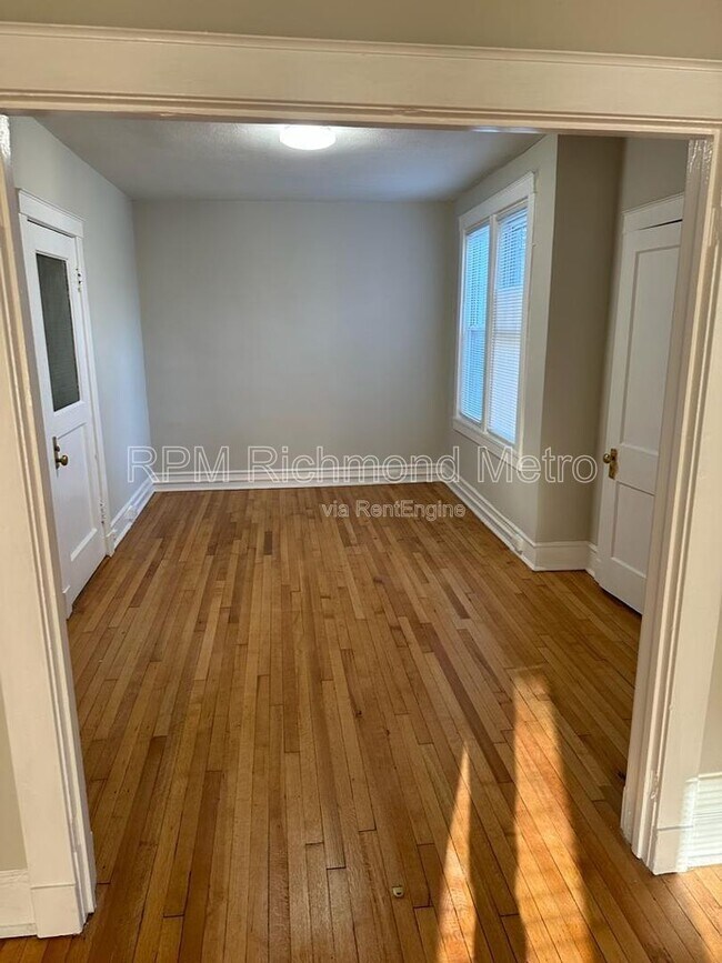 Primary Photo - 2400 Barton Ave
