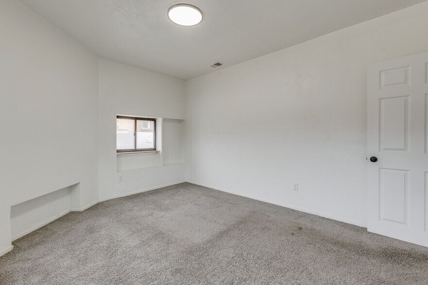 Building Photo - 600 E Warrington Ave