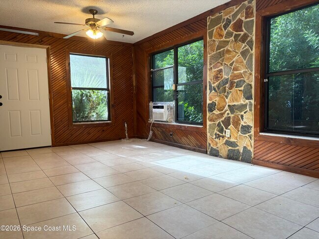 Building Photo - 740 Thomas Ln