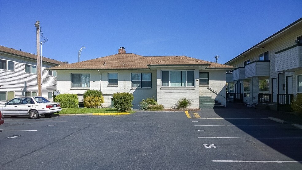 Building Photo - Century Plaza