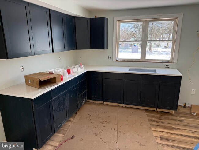 Building Photo - 111 E Barber Ave