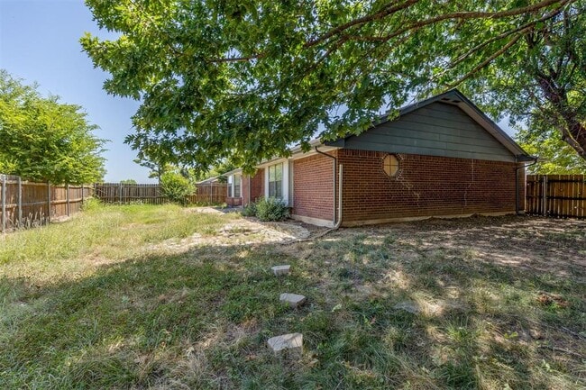 Building Photo - 2101 Harbor Dr