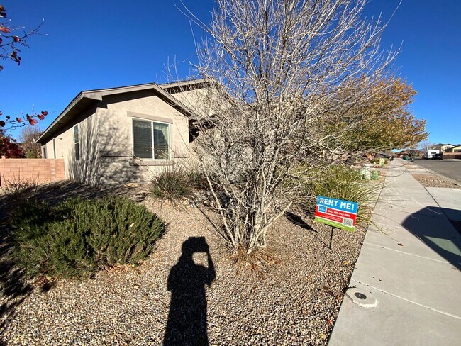 Building Photo - Beautiful 3 Bedroom Single Story Home Available Near Northern Blvd NW & Rainbow Blvd NE!