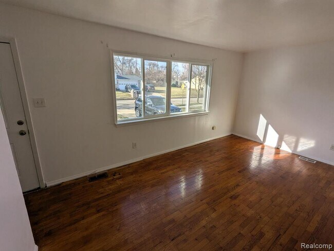 Building Photo - 594 Colorado Ave