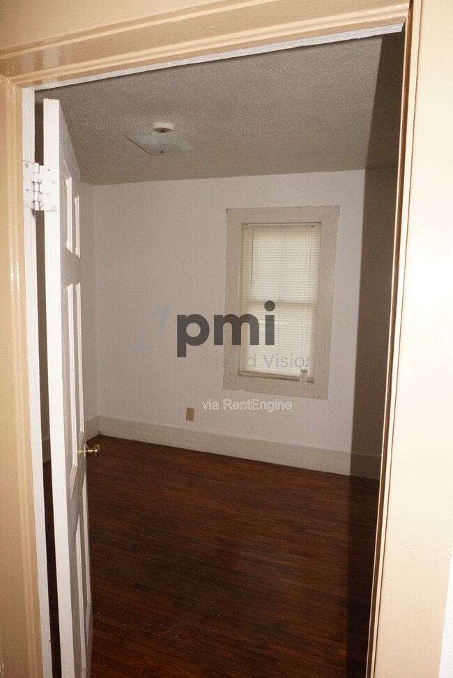 Building Photo - 2582 E Garfield Ave