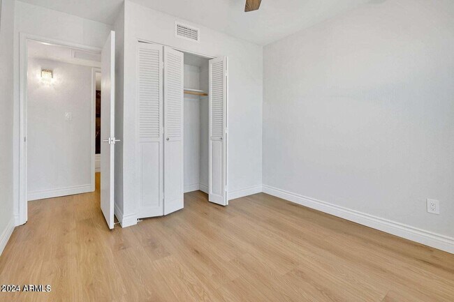 Building Photo - 3131 W Cochise Dr