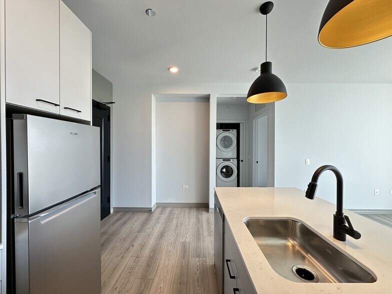 Building Photo - 2155 N Elston Ave