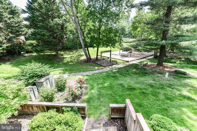 Building Photo - 2107 Golf Course Dr