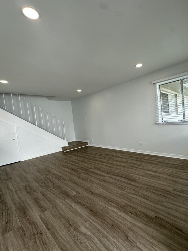 Building Photo - 103 E Tiffany Dr