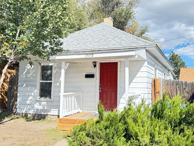 Building Photo - 2 BEDROOM, 1 BATHROOM SINGLE FAMILY HOME CLOSE TO DOWNTOWN CHEYENNE