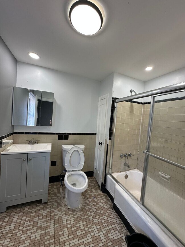 Building Photo - Charming row home in Chester, voucher hold...