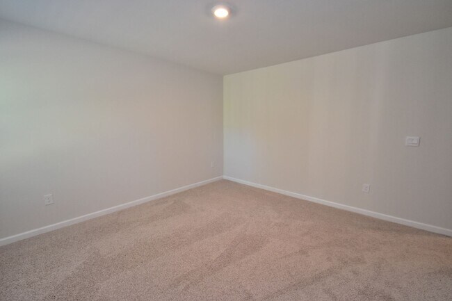 Building Photo - 163 Rosemount