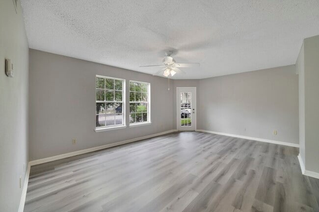 Building Photo - 6178 Westgate Dr