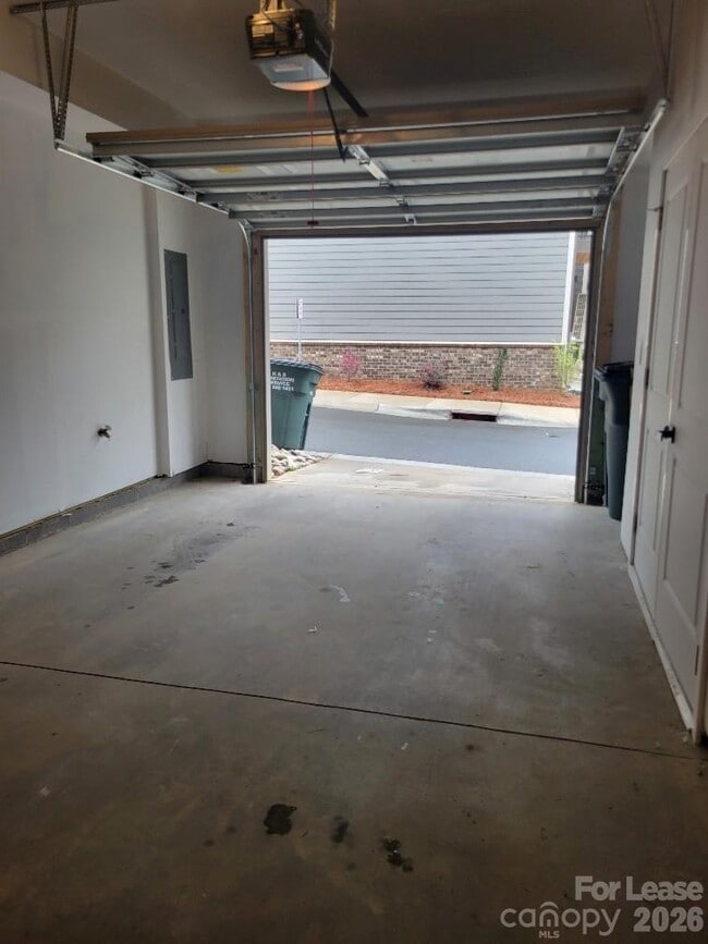 Building Photo - 3633 S Tryon St