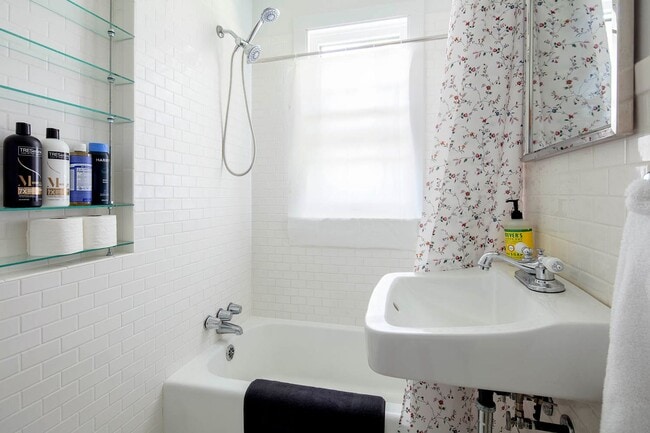 Building Photo - 2828 Humboldt Ave S