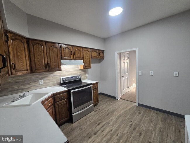 Building Photo - 2036 S 65th St
