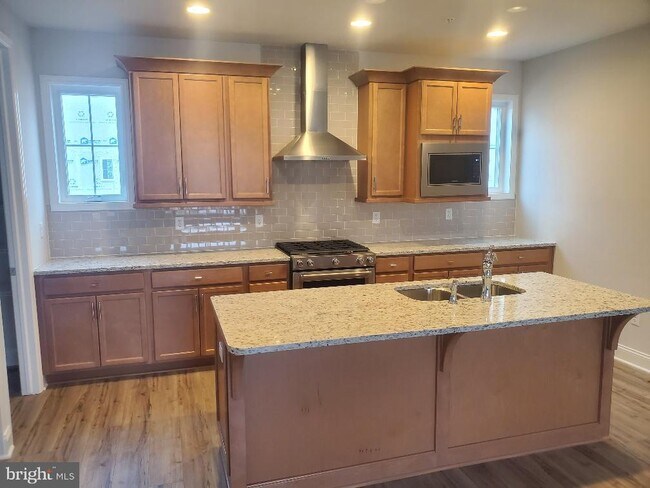 Building Photo - 3094 Egreton Rd