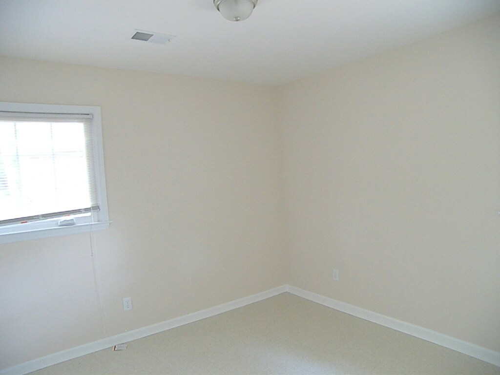 Building Photo - 7600 E Oakridge Cir