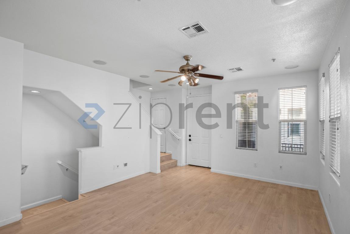 Building Photo - Unit
