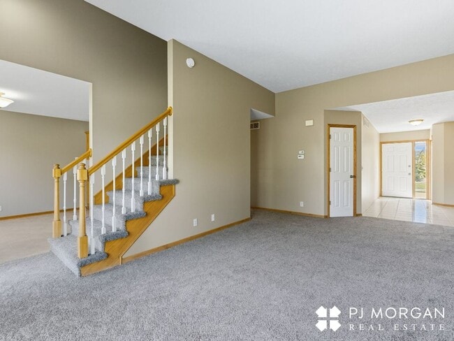 Building Photo - 3 Bedroom, 3 Bathroom - Available Immediately