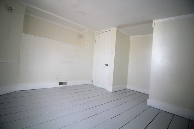 Building Photo - 165 W Main St