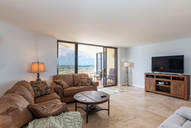 Building Photo - 5070 N Ocean Dr