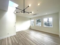 Building Photo - 4745 NE Fremont St