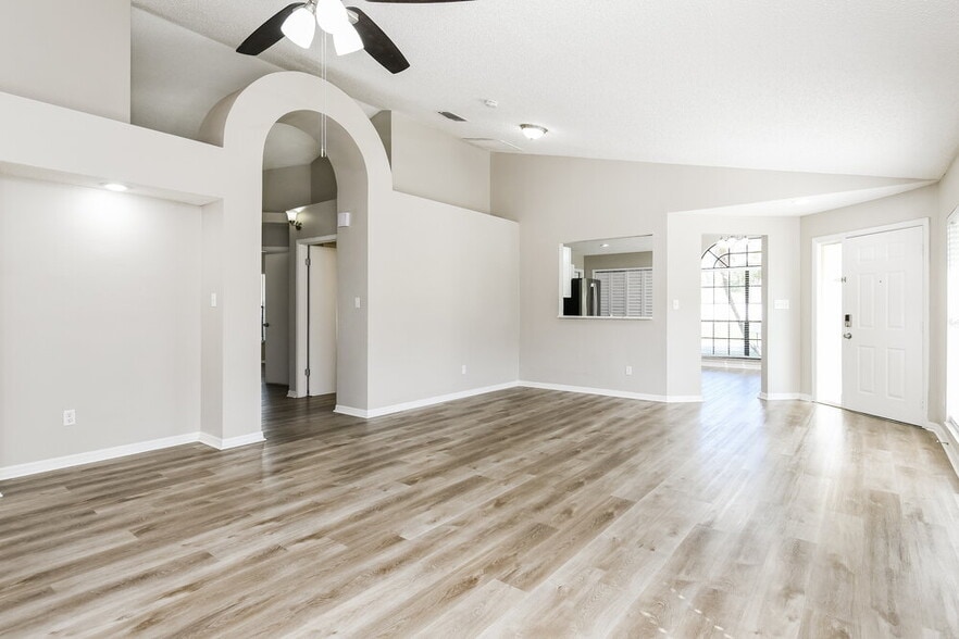 Building Photo - 5514 Deepdale Dr