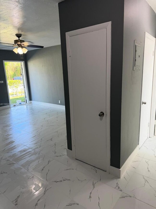 Building Photo - 16700 NE 22nd Ave