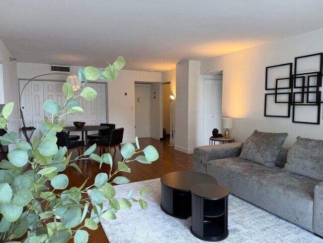 Building Photo - 20505 E Country Club Dr