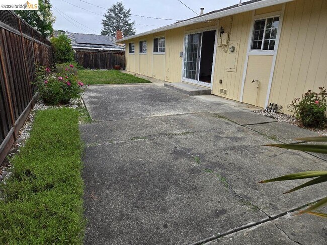 Building Photo - 40725 Capa Dr