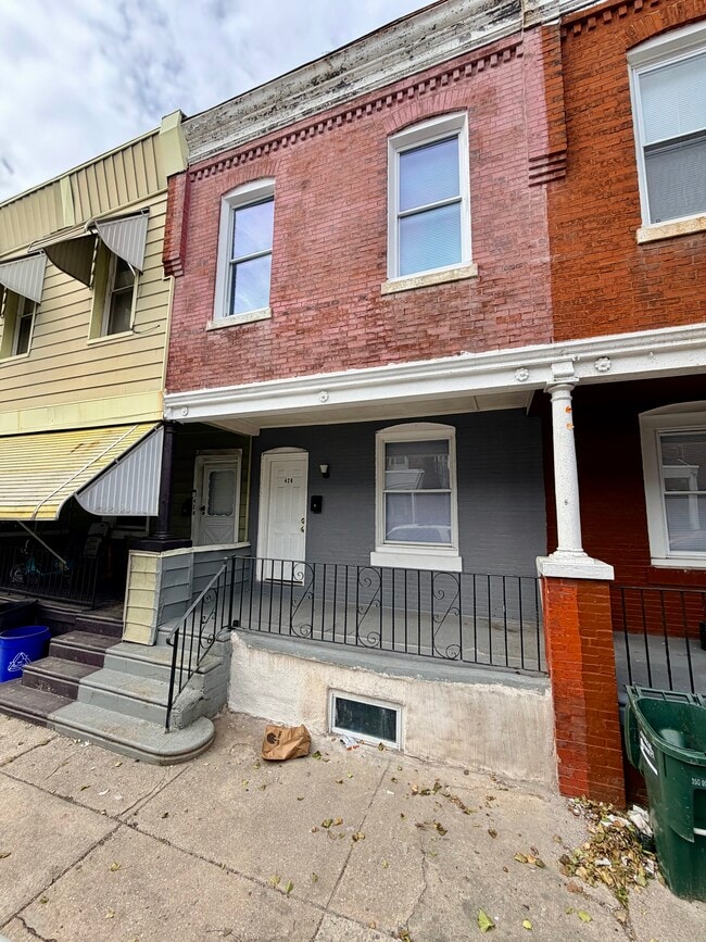 Building Photo - 426 N Salford St