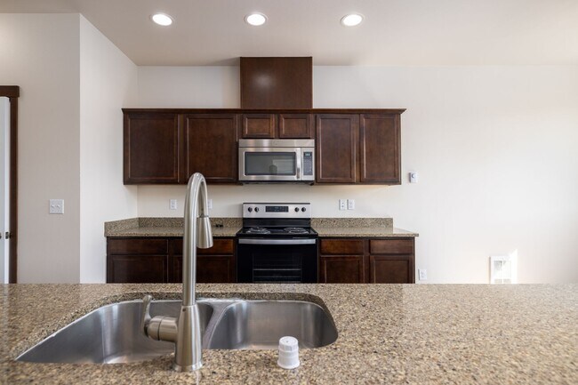 Building Photo - Gilkey 425,LLC#12