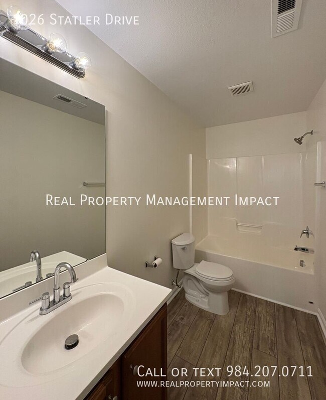 Building Photo - 1026 Statler Dr