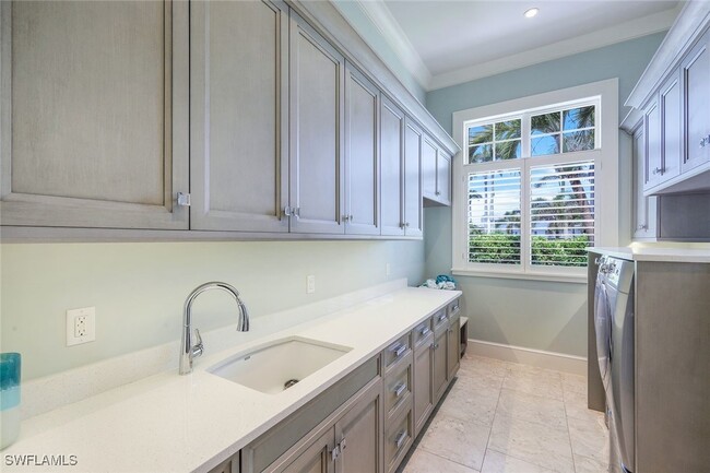 Building Photo - 425 Harbour Dr