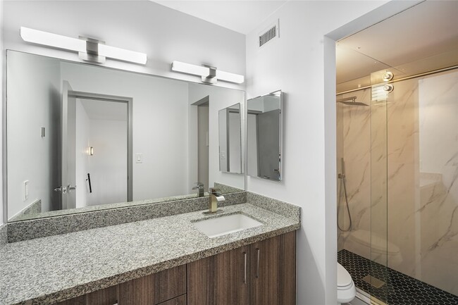 Building Photo - 10615 Briar Forest Dr
