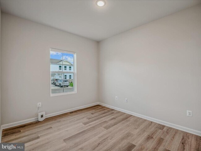 Building Photo - 290 Scoter Rd