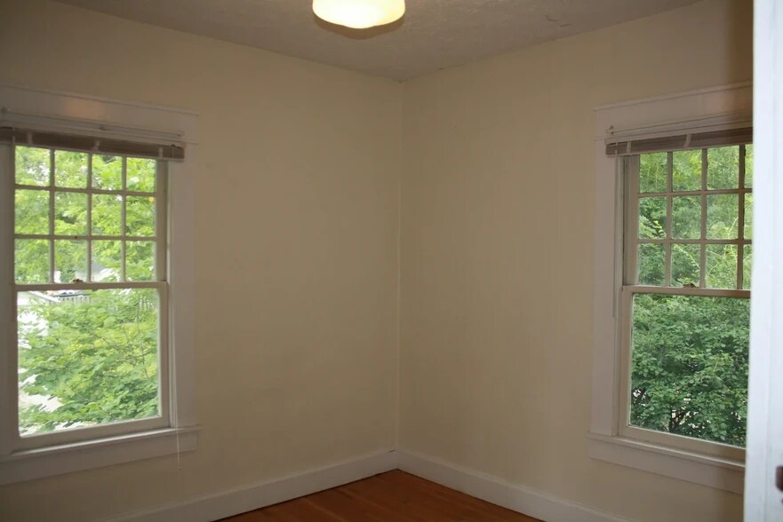 Building Photo - 701 S Woodlawn Ave