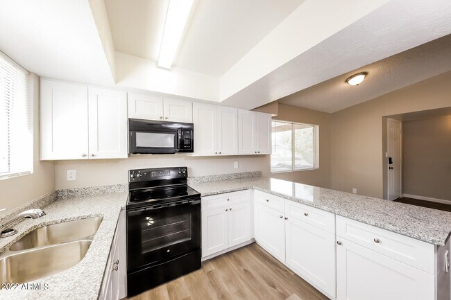 Building Photo - 337 W Kristal Way