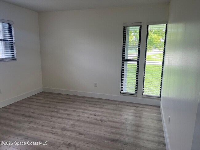 Building Photo - 790 Badger Dr NE