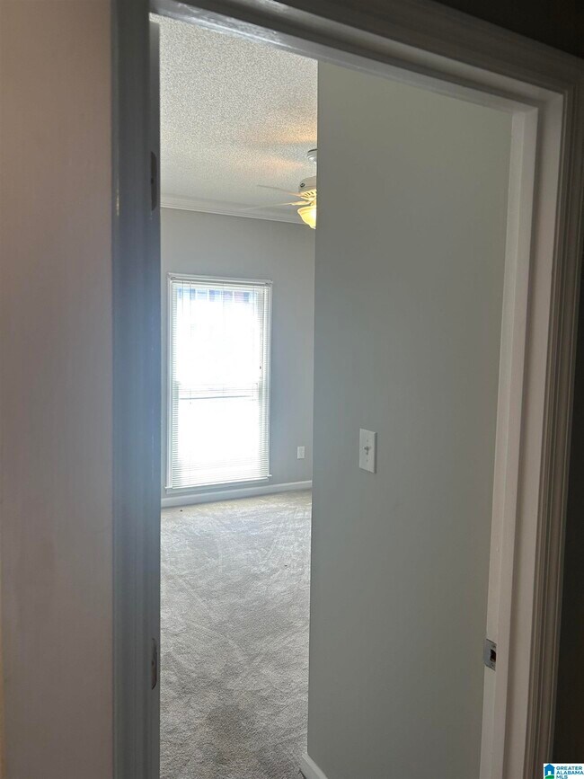 Building Photo - 2212 Ascot Ln