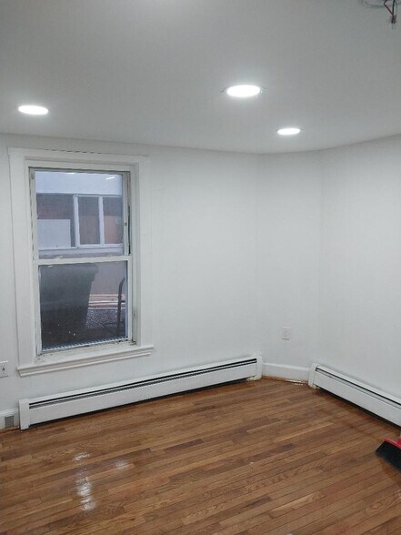 Building Photo - 565 Salem St