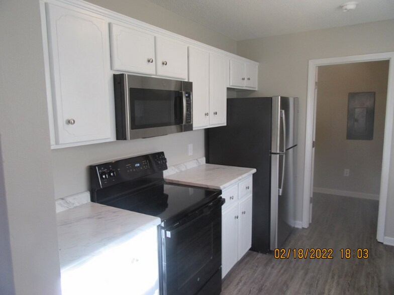 Building Photo - 862 Lyndsi Ln