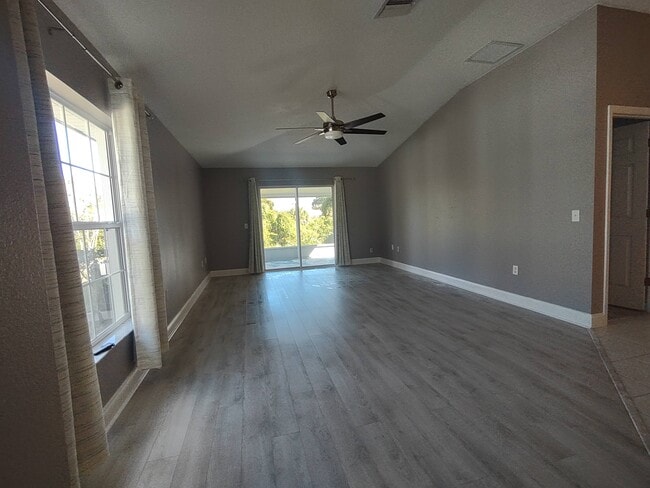 Building Photo - 3471 Horse Creek Cir