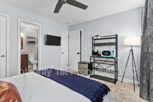 Building Photo - 11221 W 59th Terrace