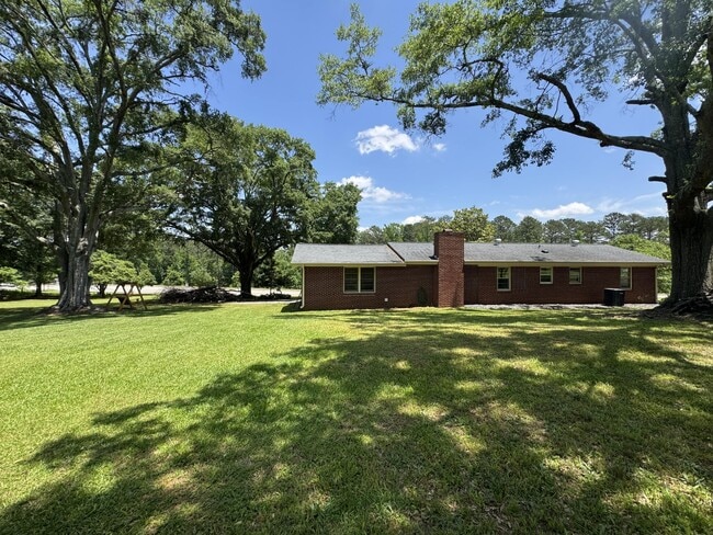 Building Photo - 2011 Mars Hill Rd