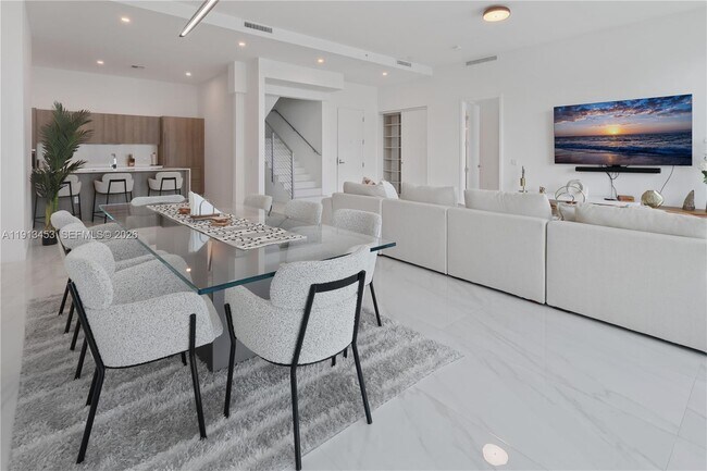 Building Photo - 17550 Collins Ave